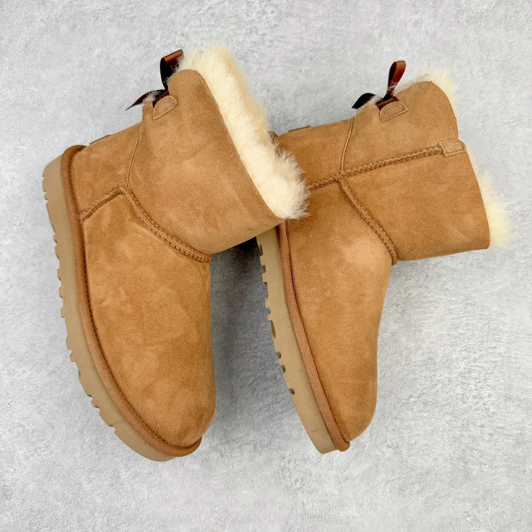 Pick up locally 💰520 UGG 6501 single ribbon bow autumn and winter sheep fur integrated snow boots. All shoes are made from the same factory as ZP. Longfeng A-grade Australian imported sheep fur integrated women's boots. Brand OEM production line. Fully follow the ZP process. OEM original pattern maker. Adhering to the principle of no original shoes and no development selection. Pay attention to every detail. The most authentic version on the market TREADLITE "Light Wing" technology outsole Lightweight/durable/flexible/pile size: 35 36 37 38 39 40 Coding: by2936080